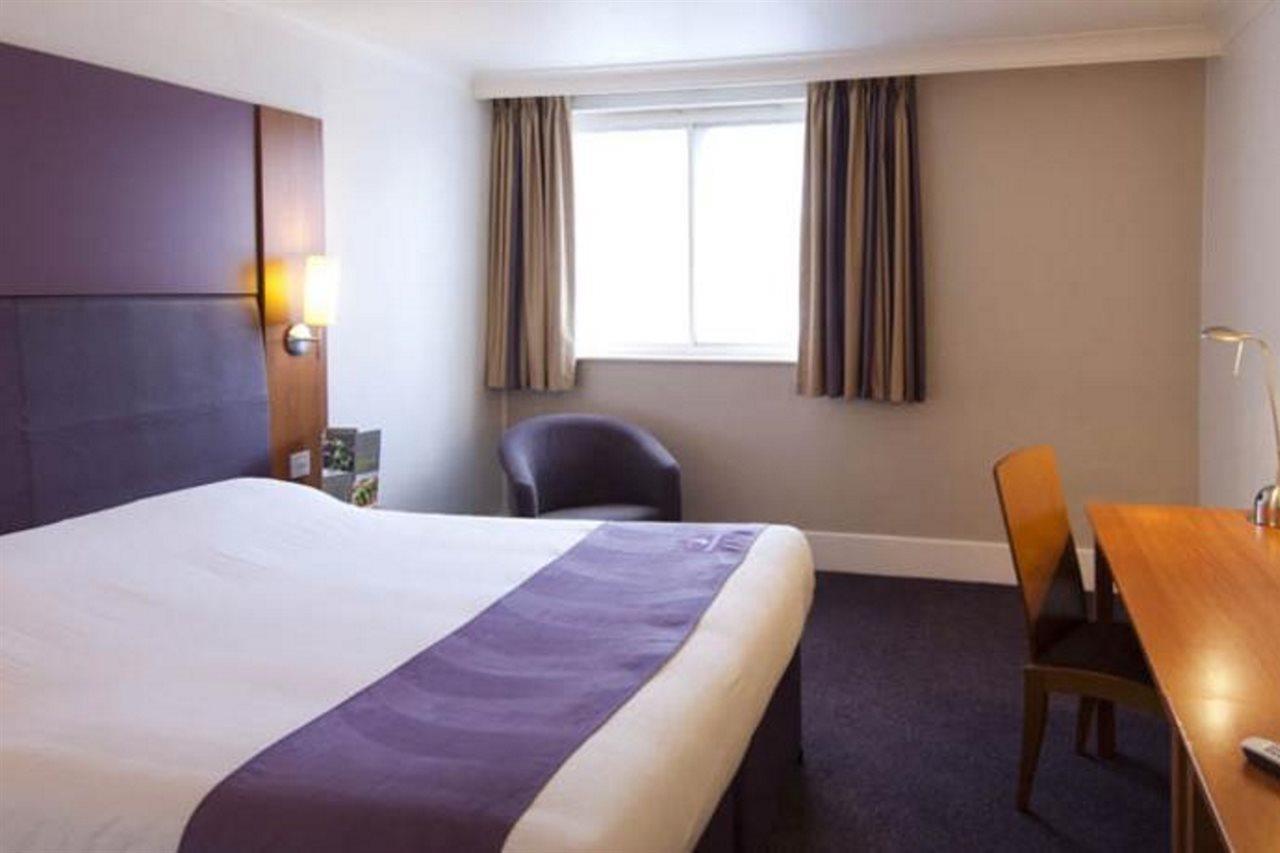 Premier Inn Bristol South Exterior photo